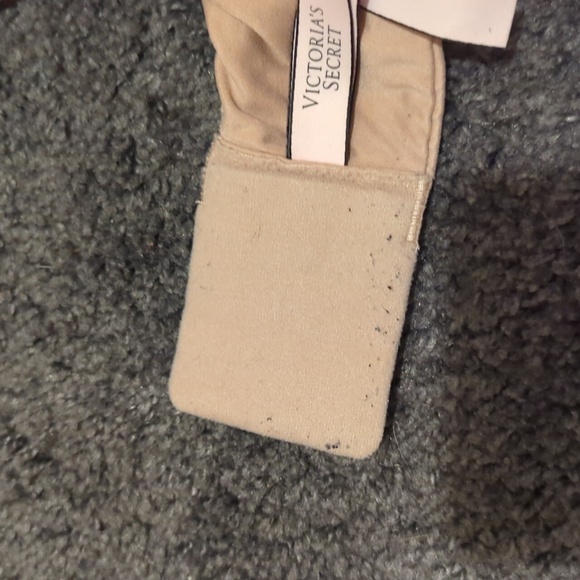 VS wire molded bras - Picture 4 of 5